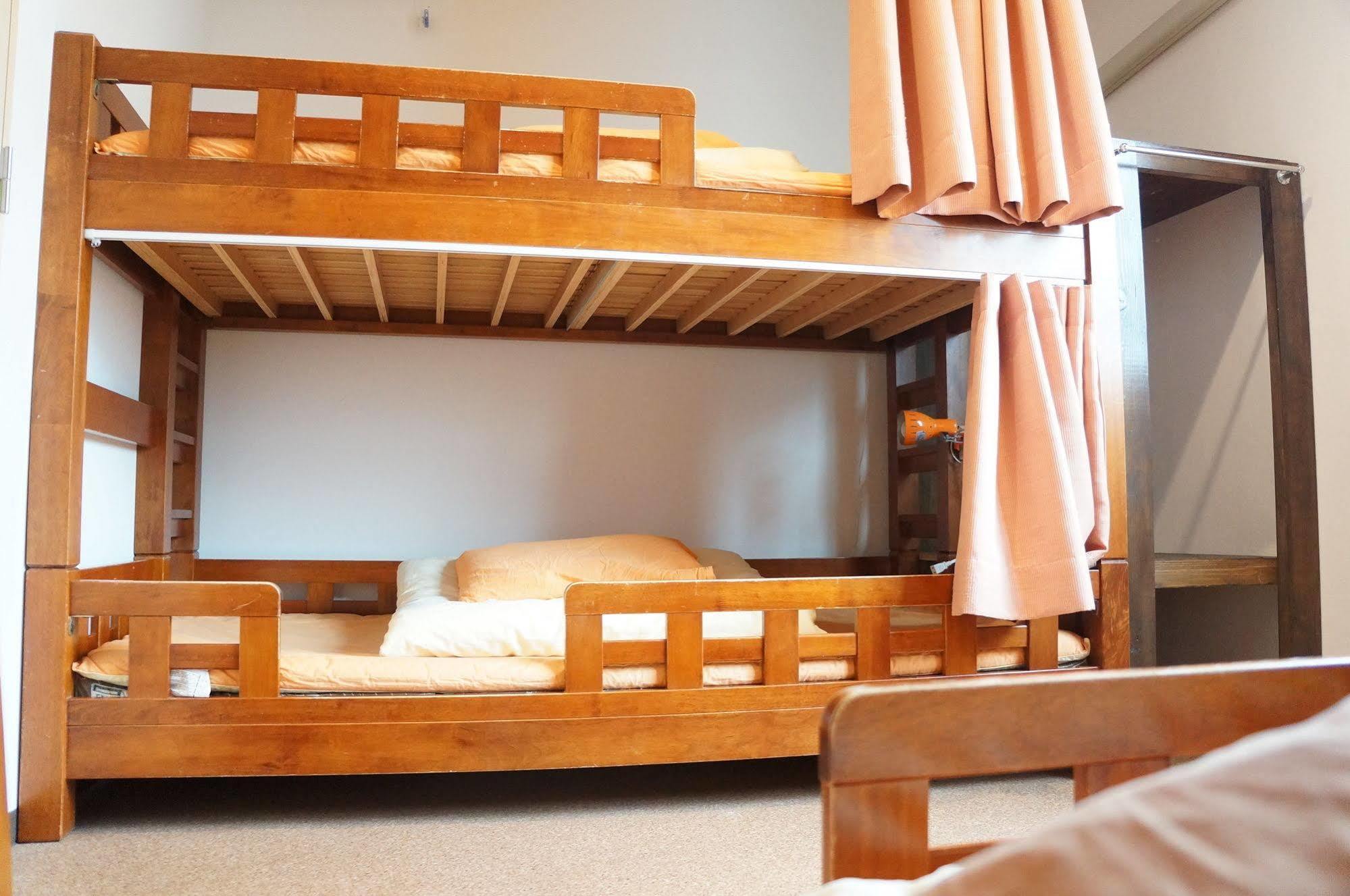 Hostel J-hoppers *